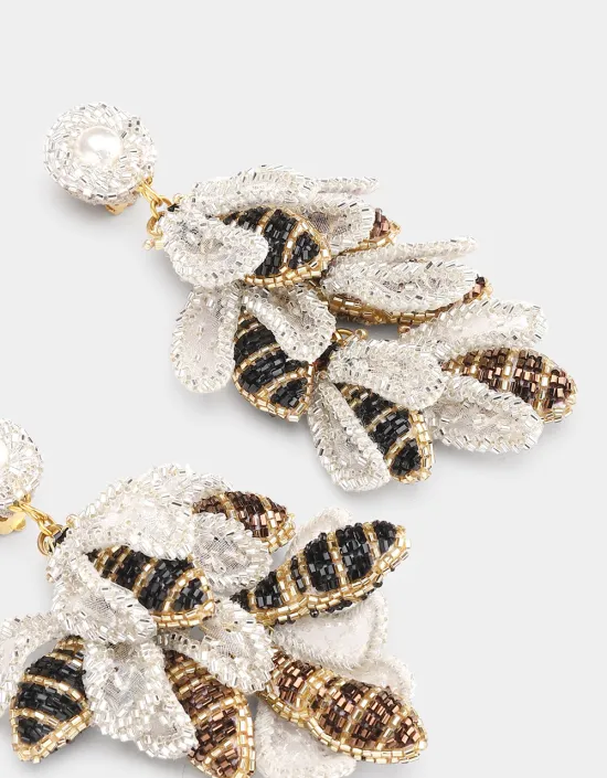 bee-earrings-gold-détails.webp