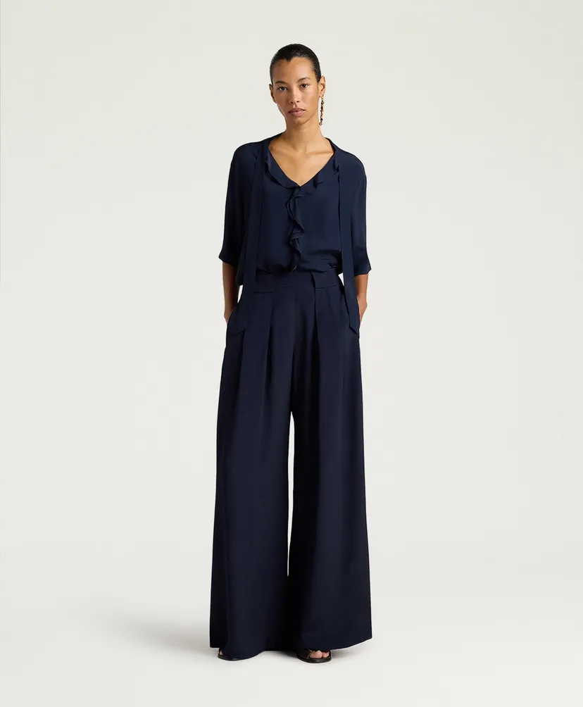 Momoni-Aspen-navy-soie.webp