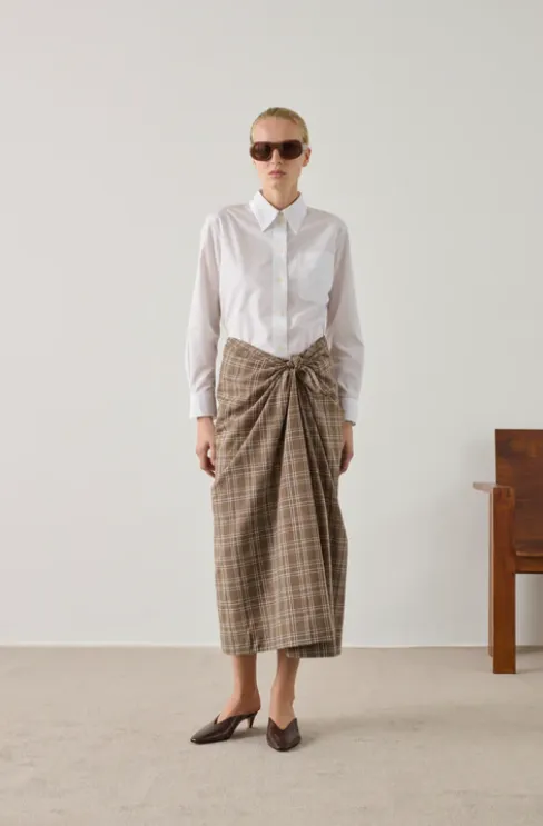 Soeur-Chemise-Saphir-Blanche-Portée.webp