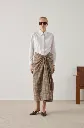 Soeur-Chemise-Saphir-Blanche-Portée.webp