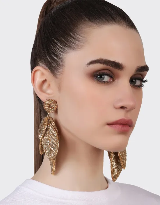 OliviaDar-Boucles-Oreilles-Feuille-Gold Portée.webp