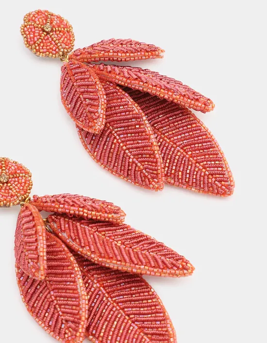 OliviaDar-Boucle-Oreille-Feuille-Gold-Corail-seule-détail.webp
