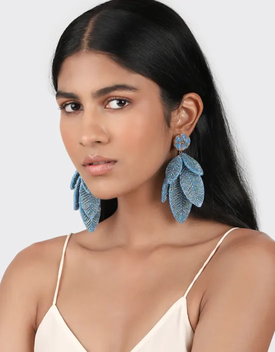 Boucle-Oreille-Feuille-portée.webp