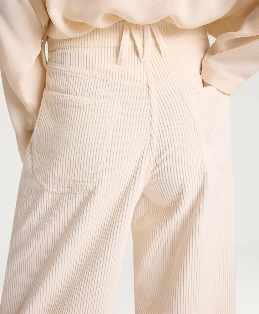 Momoni-aoki-bis-pantalon-velours-détail.webp