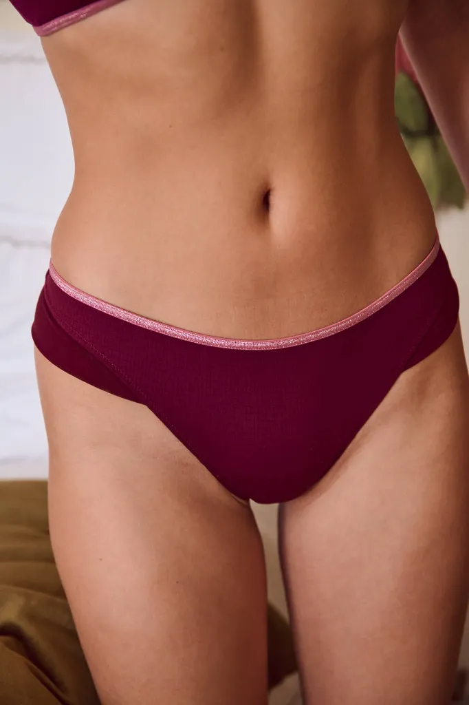 LaNouvelle-Tanga-Burgundy-détail.webp