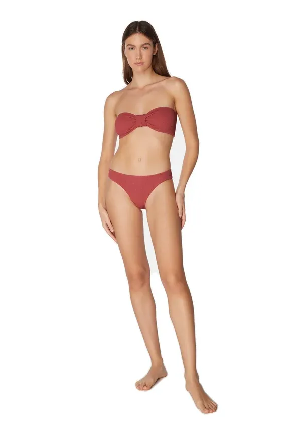 Sorbet-Island-Bikini-Lory-RASPBERRY-porté.webp