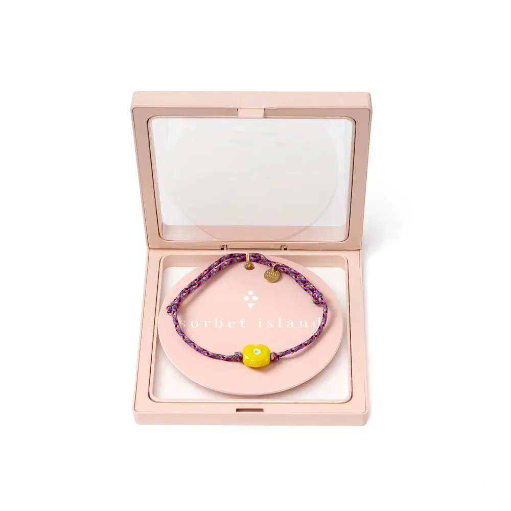 Sorbet-Island-Bracelt-Coeur-HEART GLASS BEAD BRACELET-Yellow-complet.webp