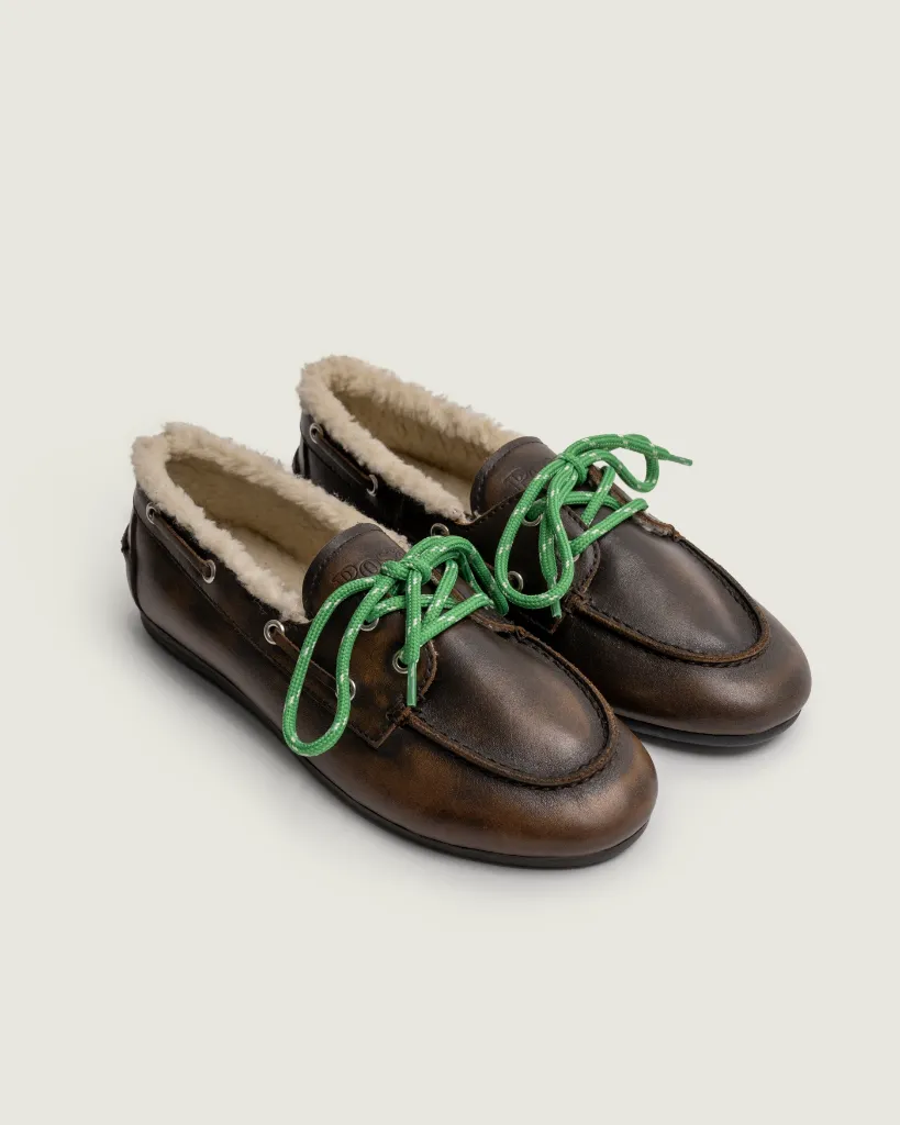 Posa Boat Loafer Brushed - Fur leather Coffee avec lacets verts.webp