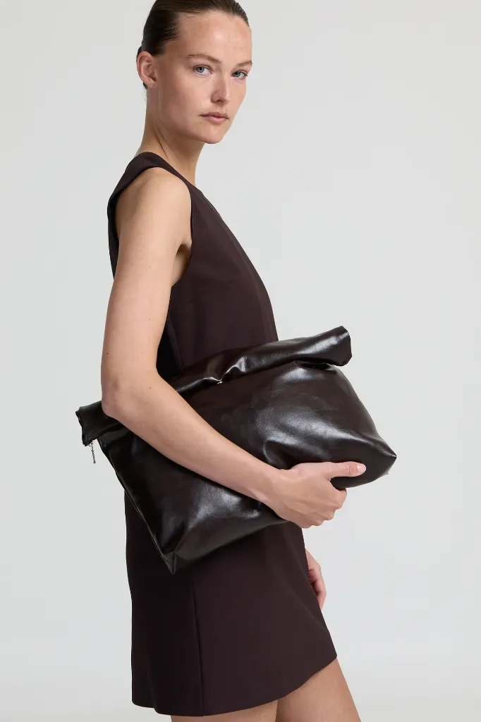 Livthelabel-Sac-Lewis-brown-Porté.webp
