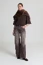 LVT-Echarpe-MArco-porté-Jeans.webp
