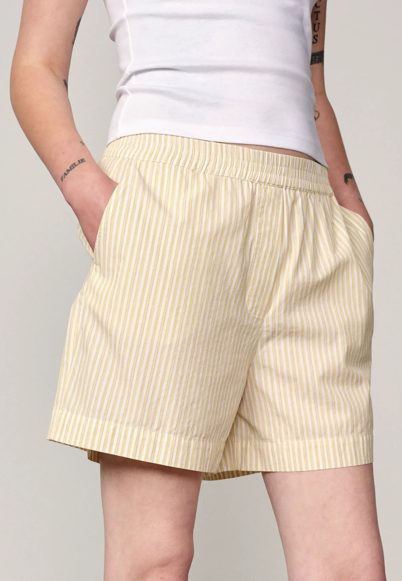 HERSKIND Short Alma Yellow Stripe (36)