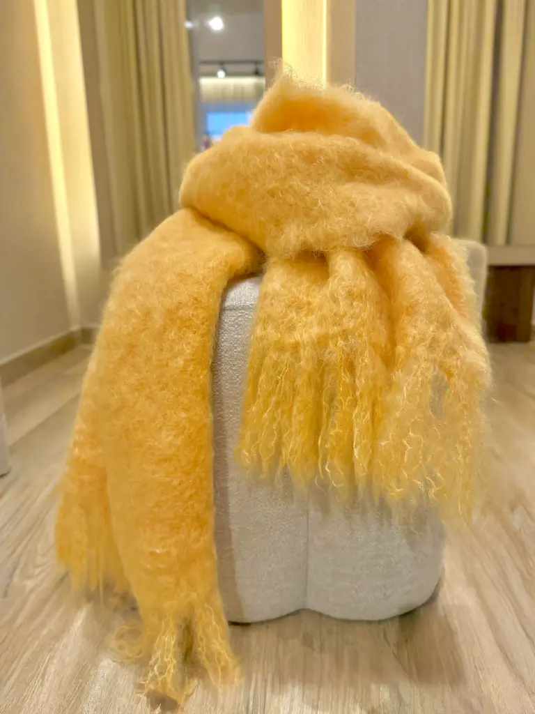 [AW25] LULAH Echarpe Mohair Fluffy Tassels Butter Cup