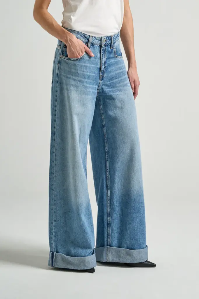 AG JEANS Tokyo - Super Wide Cuffed Ghibellina