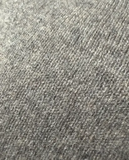 [SP26] WHITE+WARREN Echarpe Cachemire Travel Wrap Brun Cendré