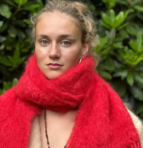 [AW25] LULAH Echarpe Mohair Fluffy Tassels Pillar Box Red