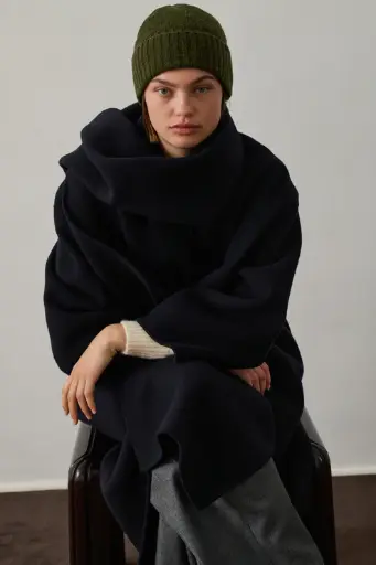 [AW25] SOEUR - Blizzard Bonnet Rond à Revers en Laine Vierge Kaki